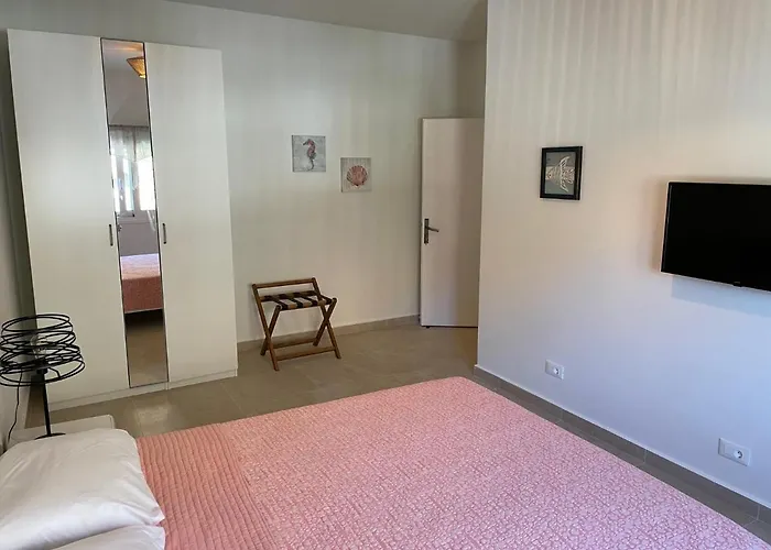 The View No1 'the Michael' Kyra Panagia